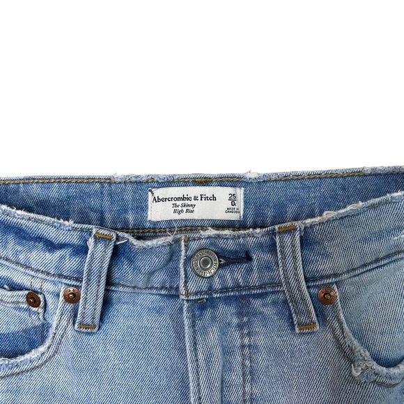 Abercrombie & Fitch Women’s The Skinny High Rise Light Wash Distressed Jeans - Picture 4 of 8